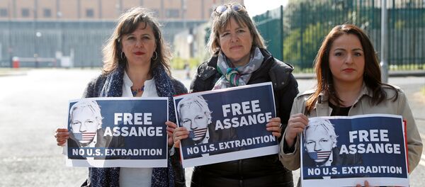 Una protesta contra la extradición de Julian Assange a EEUU - Sputnik Mundo