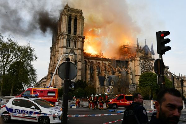 Arde Notre Dame - Sputnik Mundo