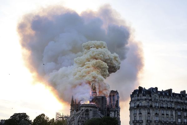 Arde Notre Dame - Sputnik Mundo