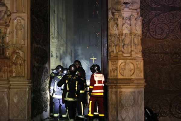 Arde Notre Dame - Sputnik Mundo
