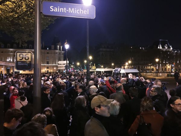 Arde Notre Dame - Sputnik Mundo