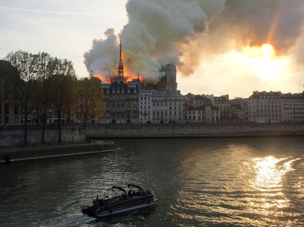 Arde Notre Dame - Sputnik Mundo
