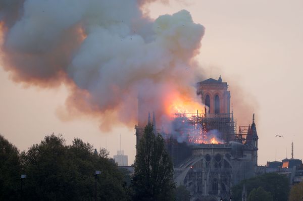 Arde Notre Dame - Sputnik Mundo