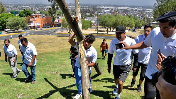 Juan Antonio Reyes, quien representará a Jesús de Nazareth, en su último recorrido previo a las actividades de Semana Santa en la alcaldía de Iztapalapa - Sputnik Mundo