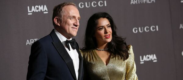 Francois-Henri Pinault con su mujer, Salma Hayek Francois-Henri Pinault con su mujer, Salma Hayek - Sputnik Mundo