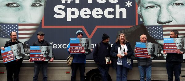 Partidarios de Julian Assange, fundador de WikiLeaks - Sputnik Mundo