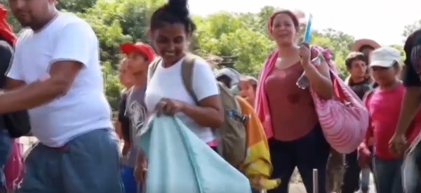 Una nueva caravana de migrantes ha salido desde Tapachula - Sputnik Mundo