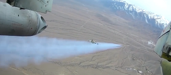 Blancos detectados: los Su-25SM rusos participan en unas cautivadoras maniobras - Sputnik Mundo