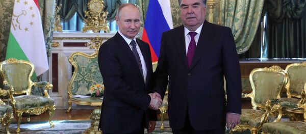 El presidente de Rusia, Vladímir Putin, y el presidente de Tayikistán, Emomali Rahmon El presidente de Rusia, Vladímir Putin, y el presidente de Tayikistán, Emomali Rahmon - Sputnik Mundo