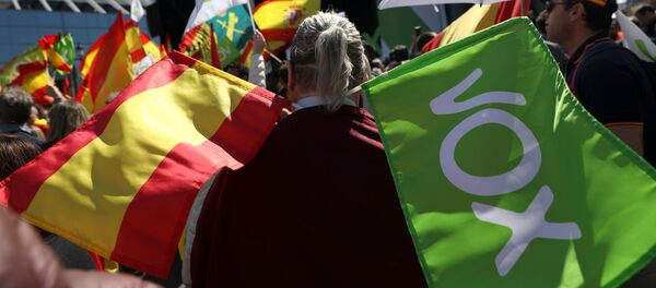 Las banderas de España y del partido Vox - Sputnik Mundo