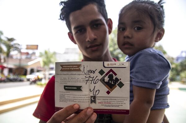 Tecún Umán, Guatemala. Gabriel espera su turno en Guatemala para iniciar su solicitud de asilo en México - Sputnik Mundo
