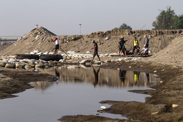 Suchiate, Chiapas. Migrantes cruzan por el río Suchiate - Sputnik Mundo