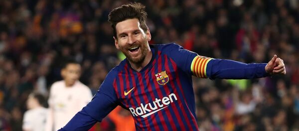 El argentino Lionel Messi celebra un gol con la camiseta del Barcelona - Sputnik Mundo