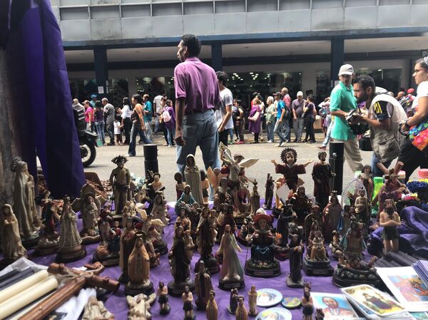 Figuritas del Nazareno u otros santos Figuritas del Nazareno u otros santos - Sputnik Mundo