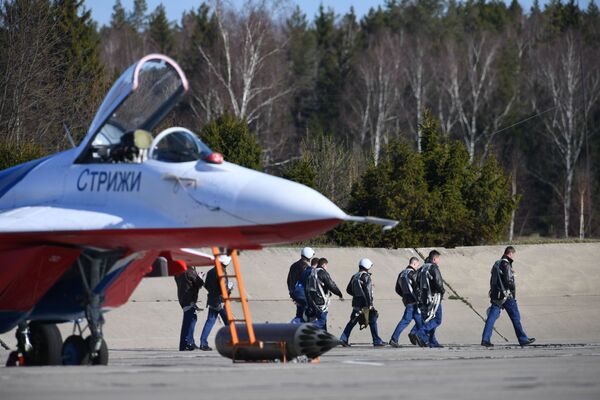 Así se prepara Rusia en las alturas para el desfile militar del Día de la Victoria - Sputnik Mundo