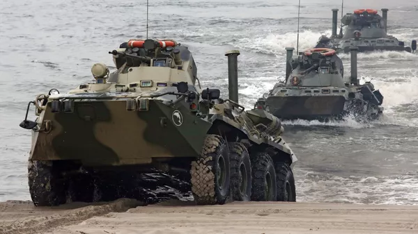 Maniobras de la Flota del Báltico en el polígono militar de Jmelevka, en la costa de la región de Kaliningrado (archivo) - Sputnik Mundo