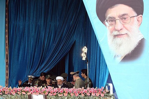 Irán celebra el Día del Ejército con un grandioso desfile - Sputnik Mundo