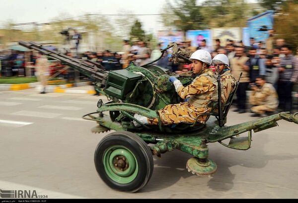 Irán celebra el Día del Ejército con un grandioso desfile - Sputnik Mundo