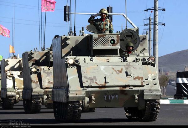 Irán celebra el Día del Ejército con un grandioso desfile - Sputnik Mundo