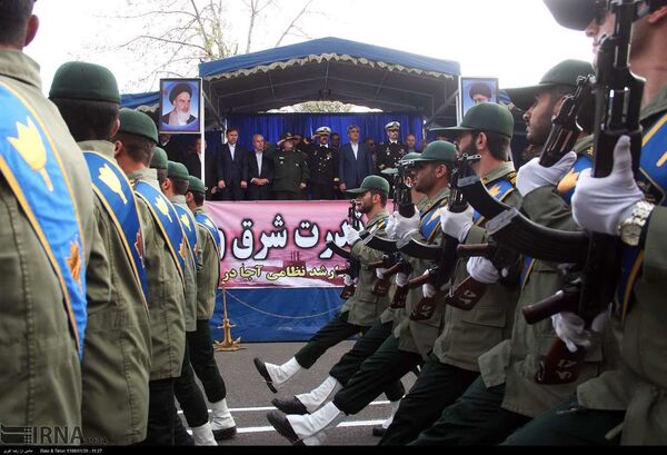 Irán celebra el Día del Ejército con un grandioso desfile - Sputnik Mundo
