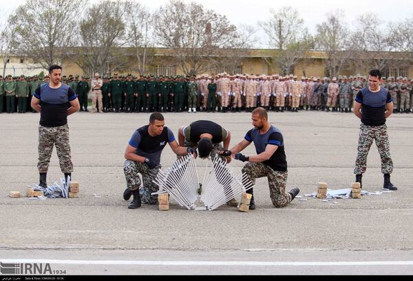 Irán celebra el Día del Ejército con un grandioso desfile - Sputnik Mundo