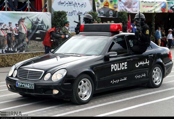 Irán celebra el Día del Ejército con un grandioso desfile - Sputnik Mundo