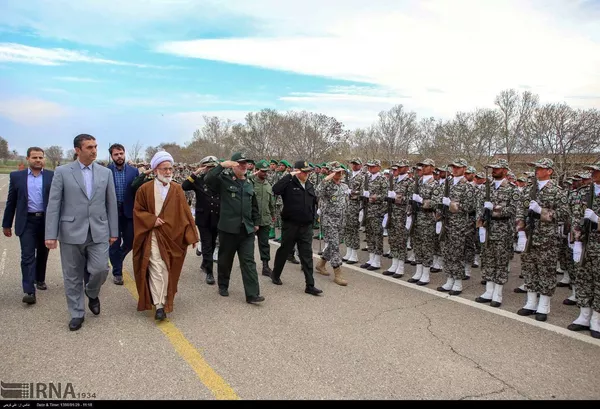 Irán celebra el Día del Ejército con un grandioso desfile Irán celebra el Día del Ejército con un grandioso desfile - Sputnik Mundo