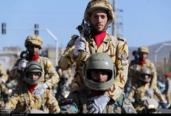 Irán celebra el Día del Ejército con un grandioso desfile - Sputnik Mundo