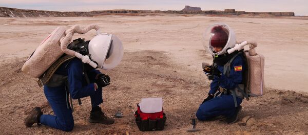 Un equipo de expedición de la misión Mars Desert Research Station - Sputnik Mundo