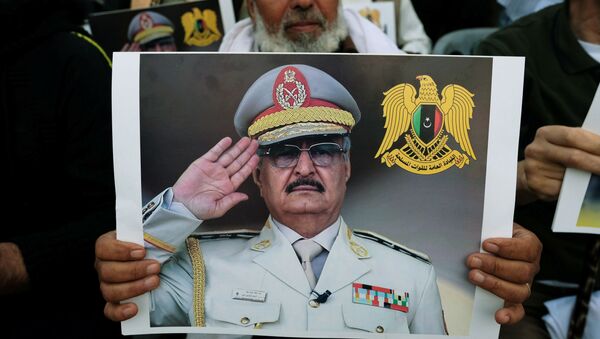 El retrato de Jalifa Haftar - Sputnik Mundo