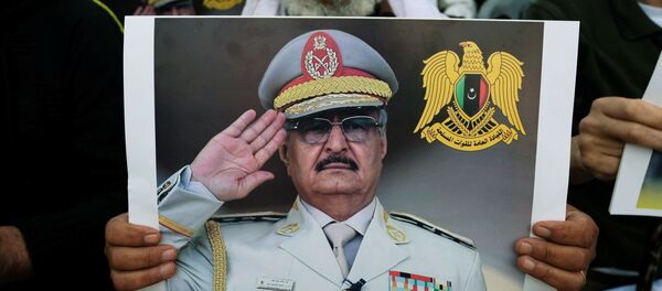 El retrato de Jalifa Haftar - Sputnik Mundo