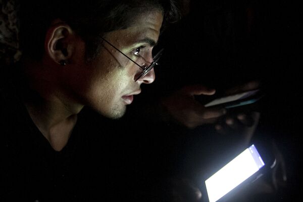 Huixtla, Chiapas: Migrante descansa al terminar uno de los días de recorrido en caravana - Sputnik Mundo