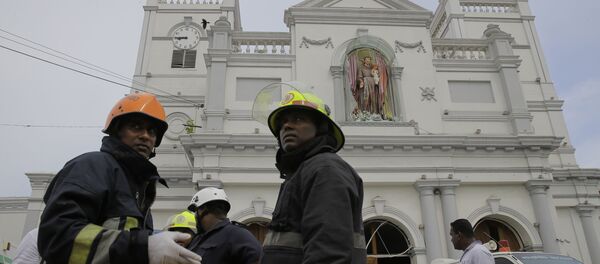 Bomberos cerca de la iglesia de San Antonio de Kochchikade en Colombo, Sri Lanka Bomberos cerca de la iglesia de San Antonio de Kochchikade en Colombo, Sri Lanka - Sputnik Mundo