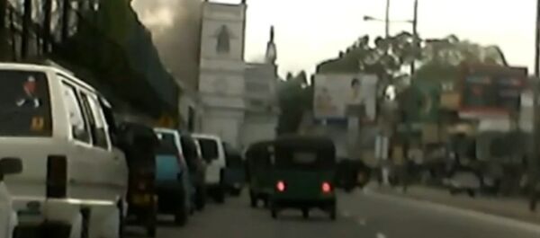 Captan el momento exacto de la explosión en una iglesia en Sri Lanka Captan el momento exacto de la explosión en una iglesia en Sri Lanka - Sputnik Mundo