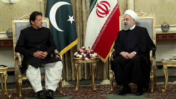 El primer ministro de Pakistán, Imran Khan, y el presidente de Irán, Hasan Rohaní El primer ministro de Pakistán, Imran Khan, y el presidente de Irán, Hasan Rohaní - Sputnik Mundo