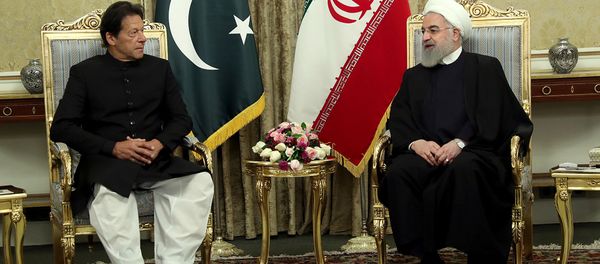 El primer ministro de Pakistán, Imran Khan, y el presidente de Irán, Hasan Rohaní El primer ministro de Pakistán, Imran Khan, y el presidente de Irán, Hasan Rohaní - Sputnik Mundo
