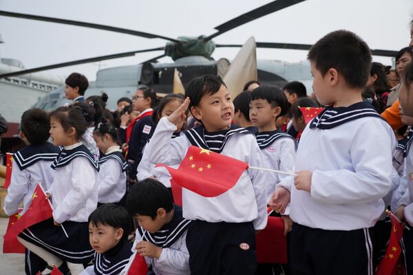 China celebra a lo grande el 70 aniversario de su Armada con muchos invitados extranjeros - Sputnik Mundo