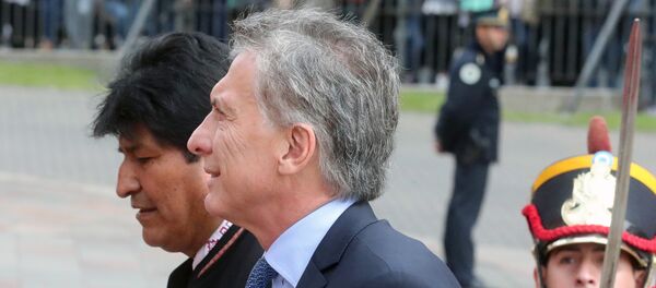 El presidente de Bolivia, Evo Morales junto al presidente de Argentina, Mauricio Macri - Sputnik Mundo