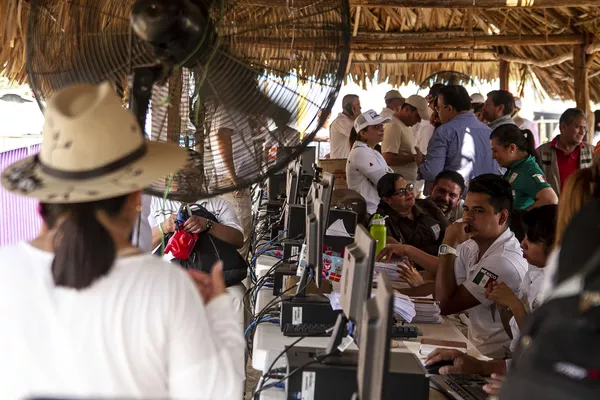 Mapastepec, Chiapas: Mesa de trámites para visitante regional en el albergue improvisado por el Gobierno mexicano Mapastepec, Chiapas: Mesa de trámites para visitante regional en el albergue improvisado por el Gobierno mexicano - Sputnik Mundo