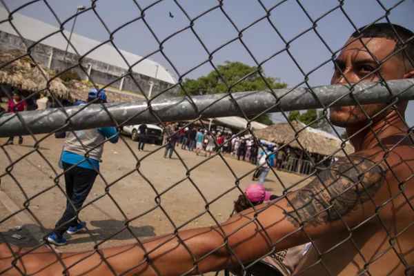 Mapastepec, Chiapas: Migrante espera en el albergue improvisado por el Gobierno para entregar visas de visitante regional, que no permiten viajar al norte del país Mapastepec, Chiapas: Migrante espera en el albergue improvisado por el Gobierno para entregar visas de visitante regional, que no permiten viajar al norte del país - Sputnik Mundo