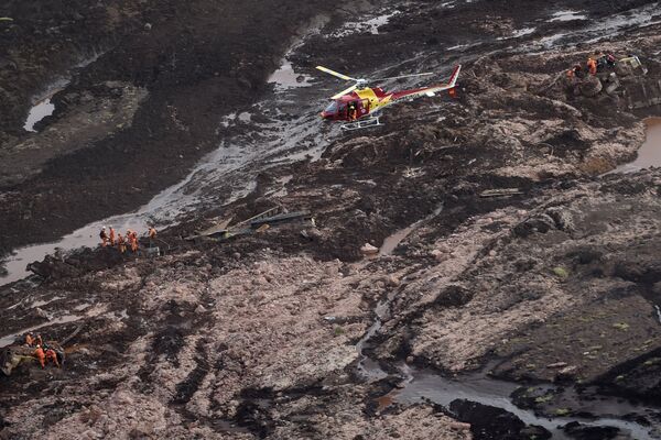 Destrozos provocados por la avalancha de lodo en Brumadinho en 2019 (foto de archivo) Destrozos provocados por la avalancha de lodo en Brumadinho en 2019 (foto de archivo) - Sputnik Mundo