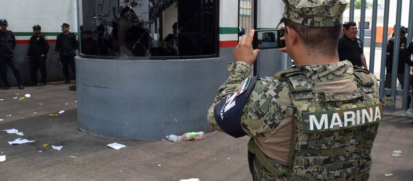 Un agente de la Marina mexicana Un agente de la Marina mexicana - Sputnik Mundo