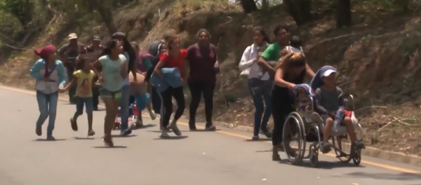 Detienen con brutalidad a cientos de migrantes en México - Sputnik Mundo