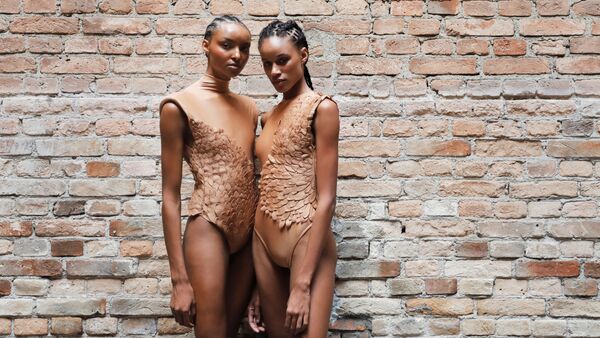 Trajes de baño y respeto por las tradiciones: la Semana de la Moda de Sao Paulo, en imágenes - Sputnik Mundo