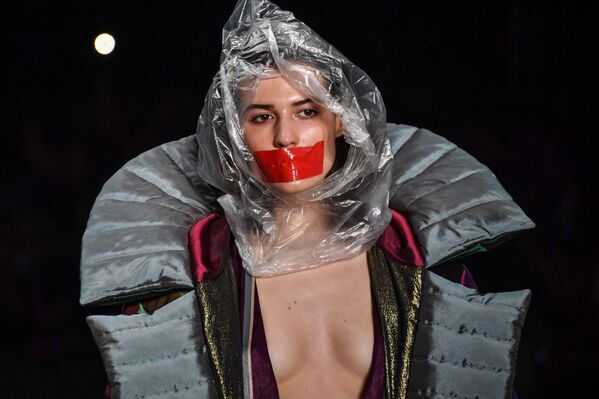 Trajes de baño y respeto por las tradiciones: la Semana de la Moda de Sao Paulo, en imágenes - Sputnik Mundo