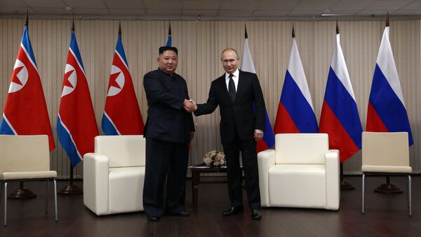 El líder de Corea del Norte, Kim Jong-un, y el presidente de Rusia, Vladímir Putin - Sputnik Mundo