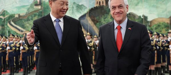 El presidente chino, Xi Jinping, y el presidente de Chile - Sputnik Mundo