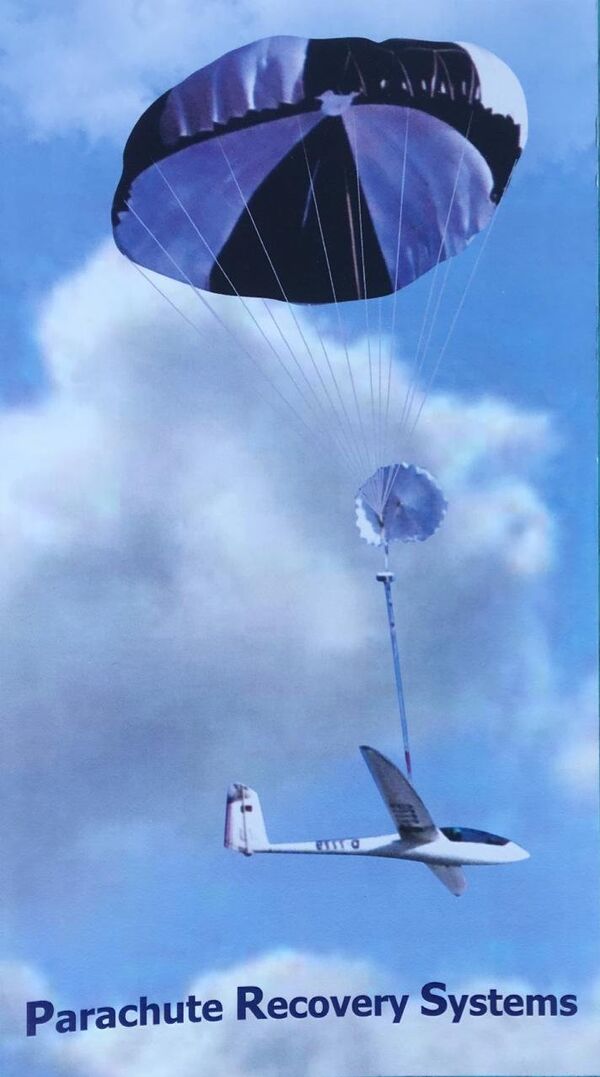 Una fotografía del avión con sistema de recuperación por paracaídas propuesto por MVEN y CC&A en FAMEX 2019 - Sputnik Mundo