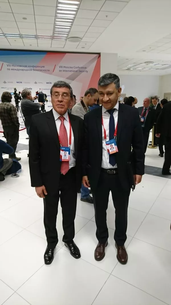El general de ejército José Luis Begazo Ampuero, viceministro boliviano de Defensa y Cooperación al Desarrollo Integral y Hugo Villarroel, embajador de Bolivia en Rusia El general de ejército José Luis Begazo Ampuero, viceministro boliviano de Defensa y Cooperación al Desarrollo Integral y Hugo Villarroel, embajador de Bolivia en Rusia - Sputnik Mundo