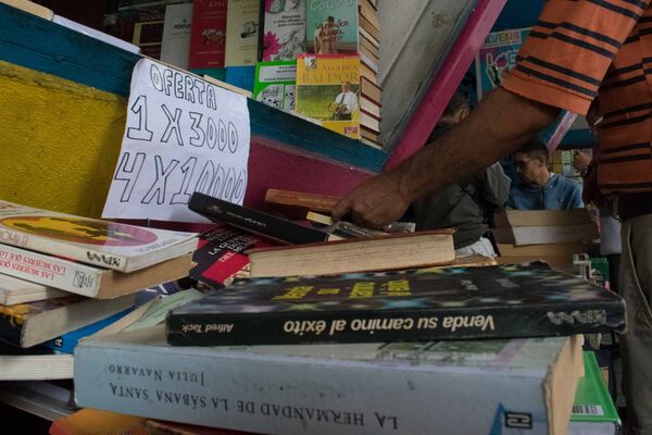 En una librería En una librería - Sputnik Mundo